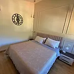 Attic With Terrace And View Apartman