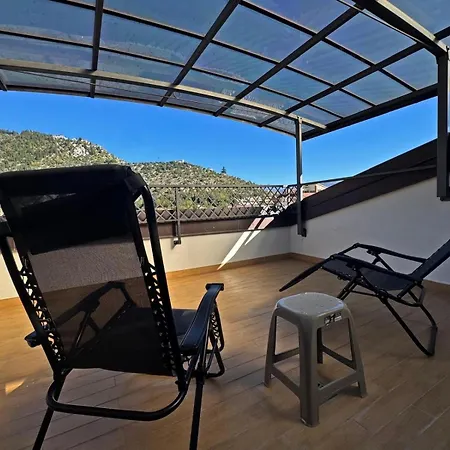 Attic With Terrace And View Apartman